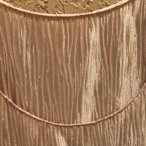 Very gently worn L.A.II gold polyester top. Silk feel.  Lightweight. Great shape - Picture 8 of 9